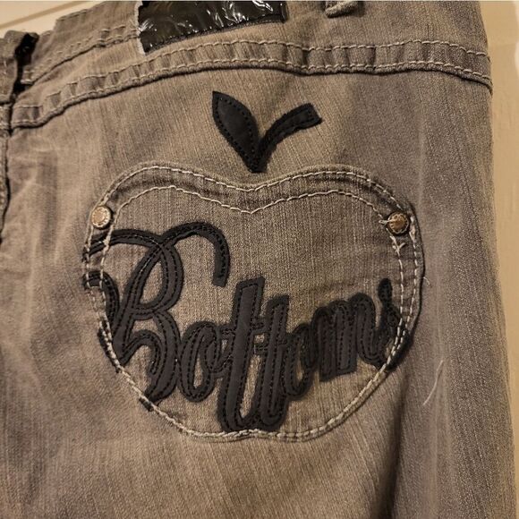 Apple Bottom Jeans with unique back pockets grey wash factory distressed - Picture 13 of 15